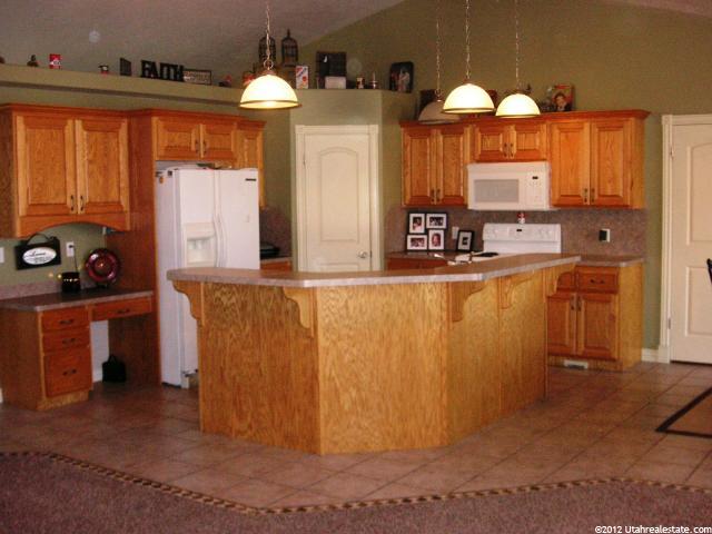 2504 Remuda Dr, Farr West, UT 84404 — photo 4