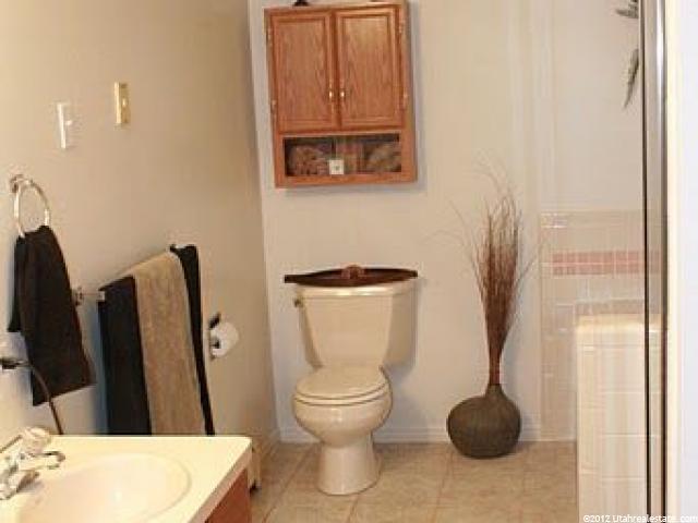 388 S 750 E, Layton, UT 84041 — photo 9