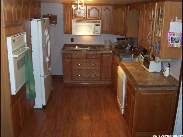 41 W 900 N, Bountiful, UT 84010 — photo 4