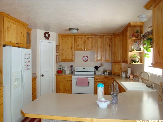 512 S 200 W, Nephi, UT 84648 — photo 2