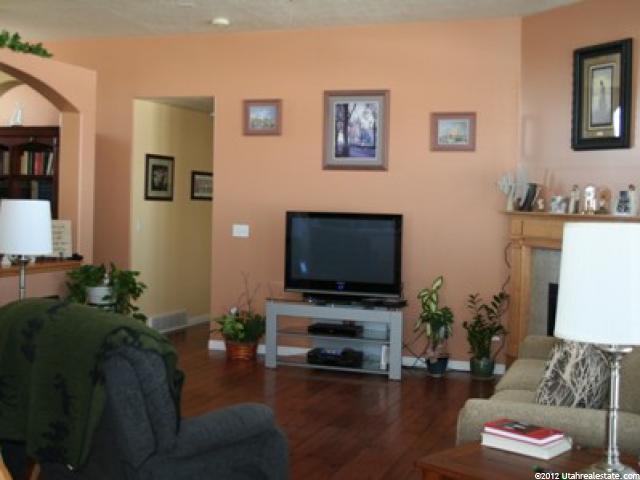 287 E 2025 S, Clearfield, UT 84015 — photo 2