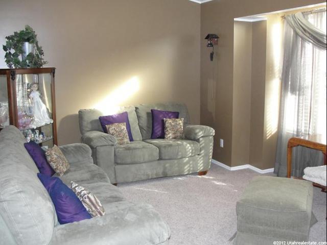 869 W 1930 N, Clinton, UT 84015 — photo 2
