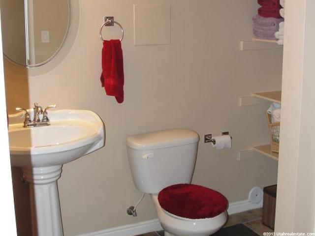 869 W 1930 N, Clinton, UT 84015 — photo 6
