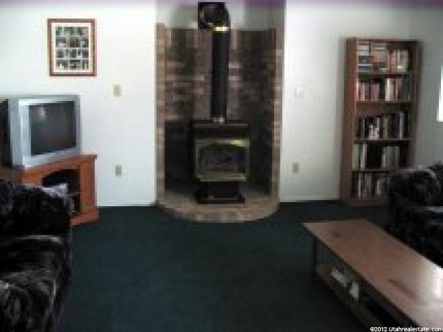1022 N 600 W, Clinton, UT 84015 — photo 5