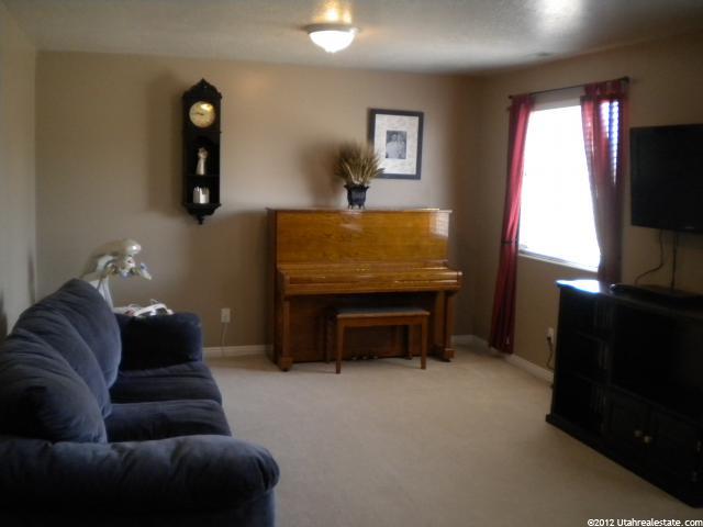 1472 N 2275 W, Clinton, UT 84015 — photo 5