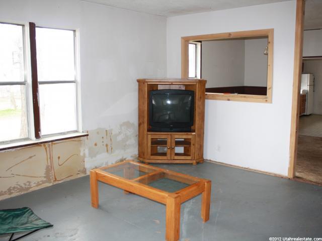 586 S Main, Clearfield, UT 84015 — photo 4
