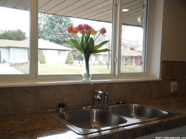 2046 S Penman Ln E, Bountiful, UT 84010 — photo 10