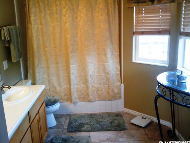 1015 N 300 E, Layton, UT 84041 — photo 11