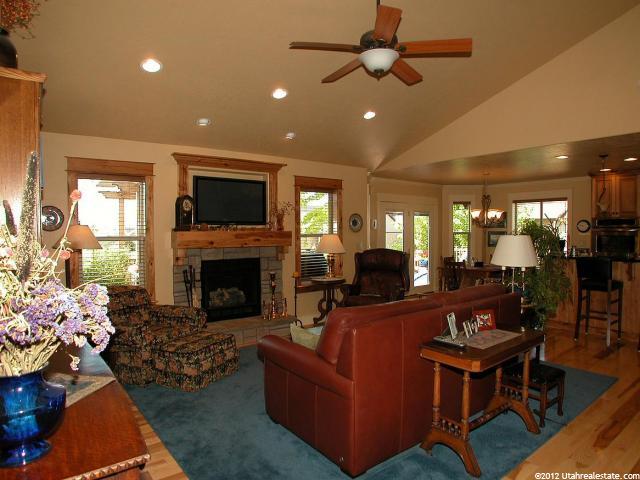 454 Hawthorne Dr, River Heights, UT 84321 — photo 2