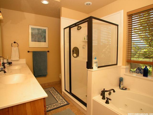 454 Hawthorne Dr, River Heights, UT 84321 — photo 5