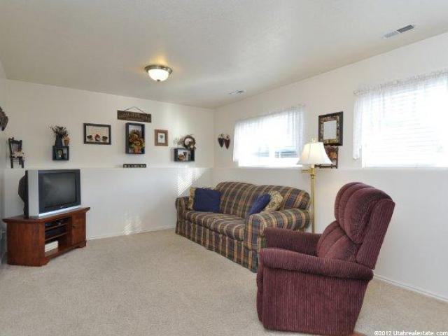 2103 W 2075 N, Clinton, UT 84015 — photo 9
