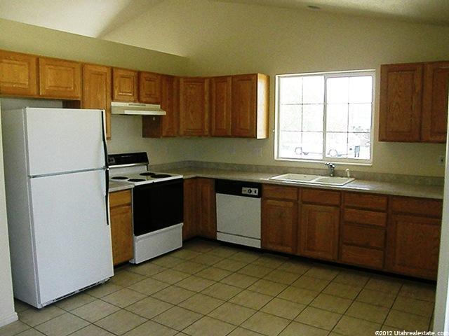 2112 N 2400 W, Clinton, UT 84015 — photo 2