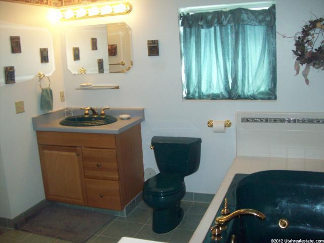 86 E 1975 N, Centerville, UT 84014 — photo 12