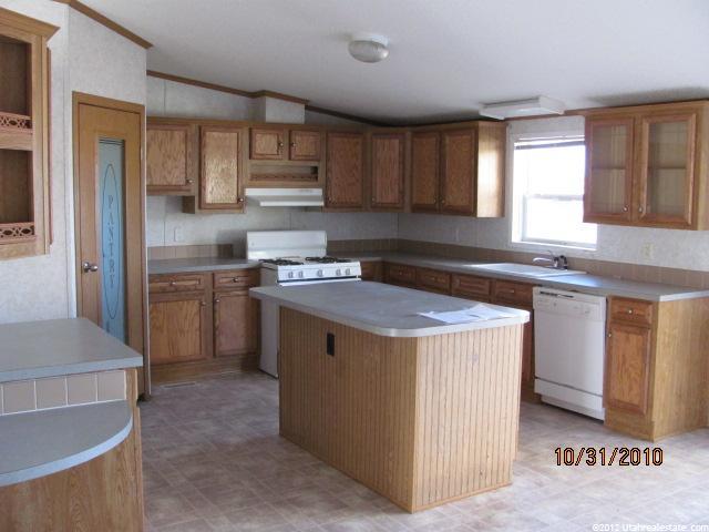 689 E 5000 S, Myton, UT 84052 — photo 3