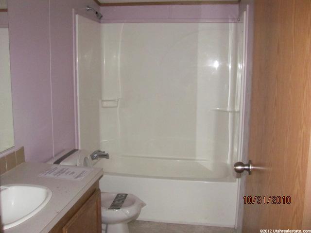 689 E 5000 S, Myton, UT 84052 — photo 8