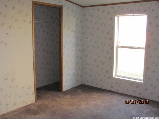689 E 5000 S, Myton, UT 84052 — photo 9