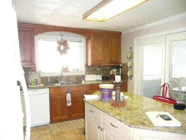 1051 S Canyon E, Bountiful, UT 84010 — photo 12