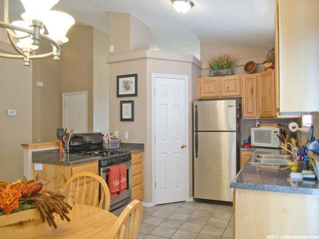 9 E Regal St, Murray, UT 84107 — photo 4