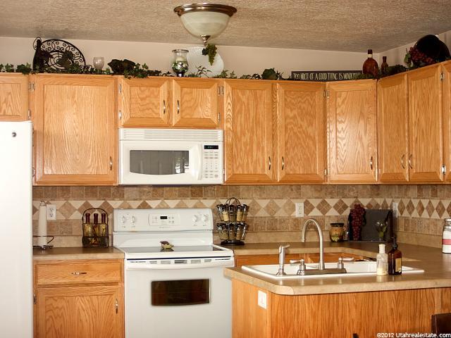 166 W 2525 N, Harrisville, UT 84414 — photo 5