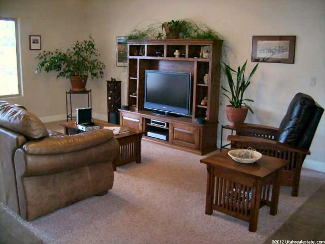 881 W Smithsonian Way, Apple Valley, UT 84737 — photo 2