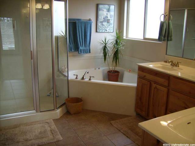 881 W Smithsonian Way, Apple Valley, UT 84737 — photo 6