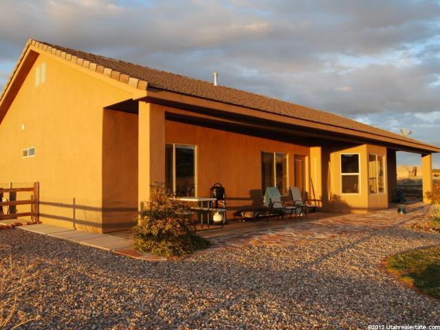 881 W Smithsonian Way, Apple Valley, UT 84737 — photo 7