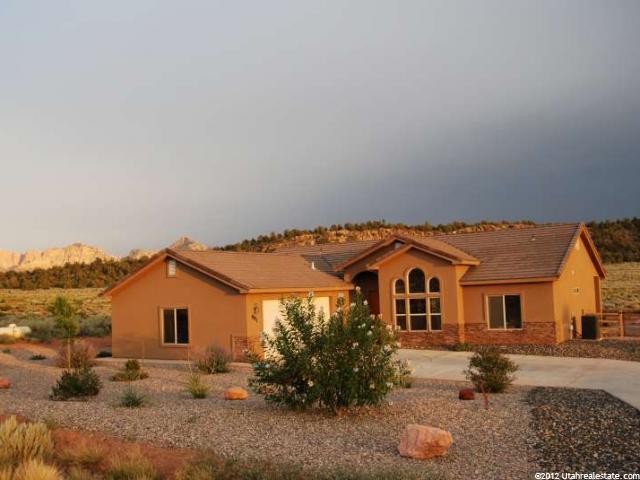 881 W Smithsonian Way, Apple Valley, UT 84737 — photo 9