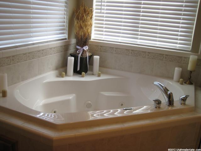 635 W 3600 S, Riverdale, UT 84405 — photo 3