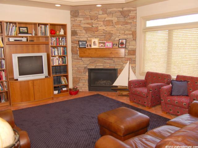 1558 E Wasatch Dr, Ogden, UT 84403 — photo 2
