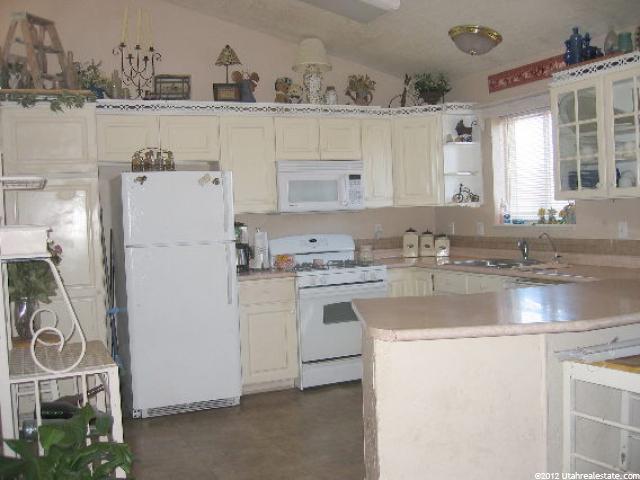 230 E Willow, Garland, UT 84312 — photo 3