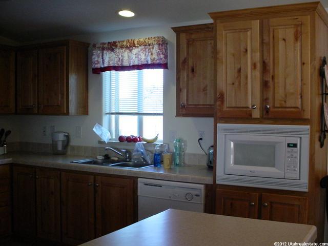 304 N Harriger Way E, Layton, UT 84041 — photo 2