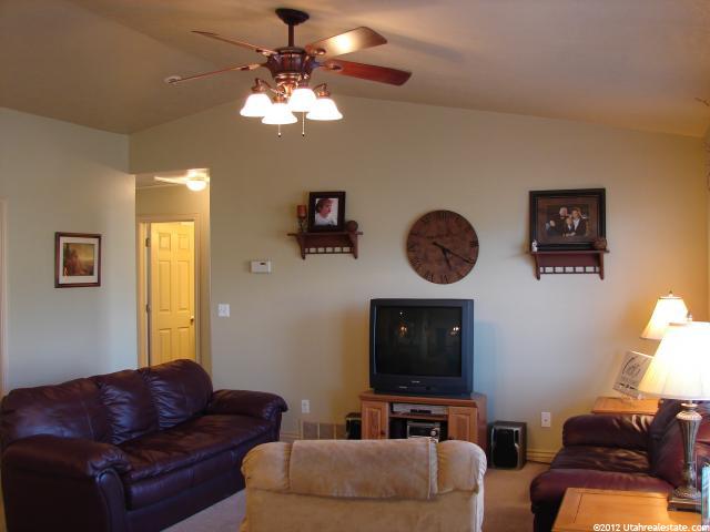 370 E Park Meadows Dr, Hyde Park, UT 84318 — photo 3