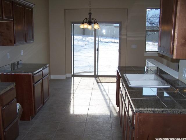 895 W 4000 S, Bountiful, UT 84010 — photo 4