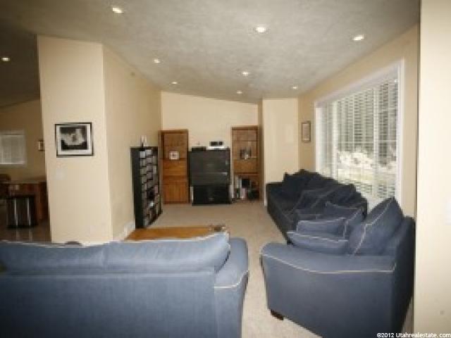 1083 E Larkspur Dr, Sandy, UT 84094 — photo 2