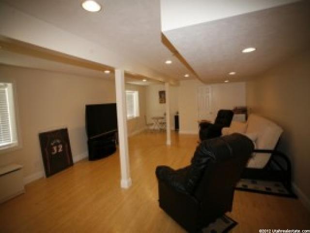 1083 E Larkspur Dr, Sandy, UT 84094 — photo 9