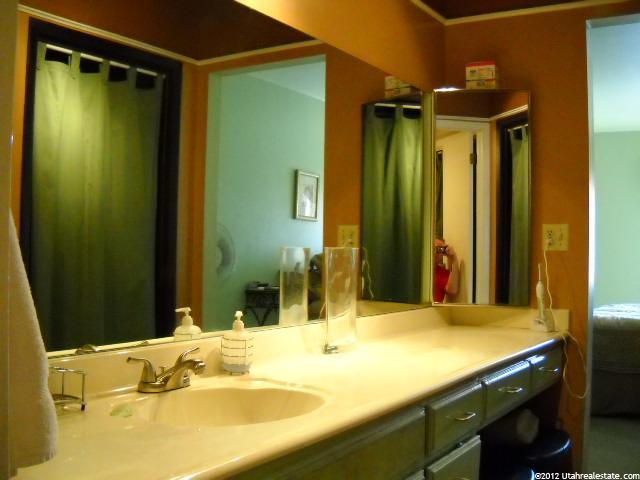 329 E Peach Ln S, Bountiful, UT 84010 — photo 3