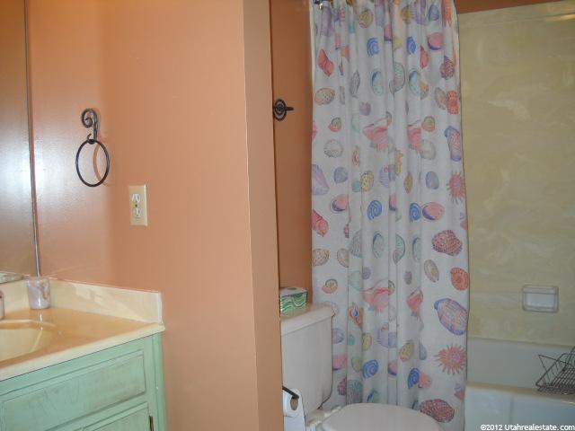 329 E Peach Ln S, Bountiful, UT 84010 — photo 8