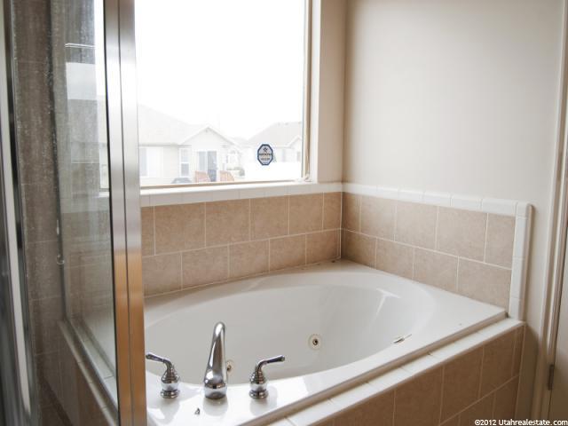 328 E 1525 N, Layton, UT 84041 — photo 11