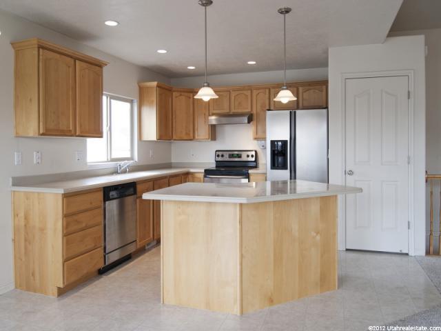 328 E 1525 N, Layton, UT 84041 — photo 3