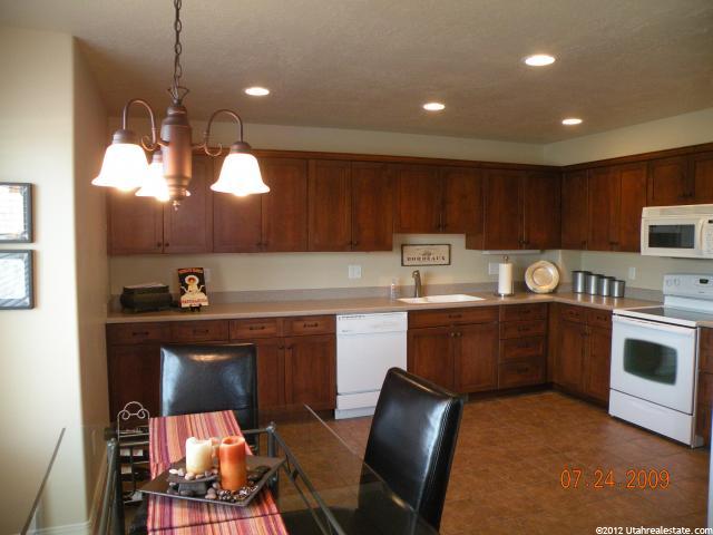 709 E Timbercraft Ln, Midvale, UT 84047 — photo 3