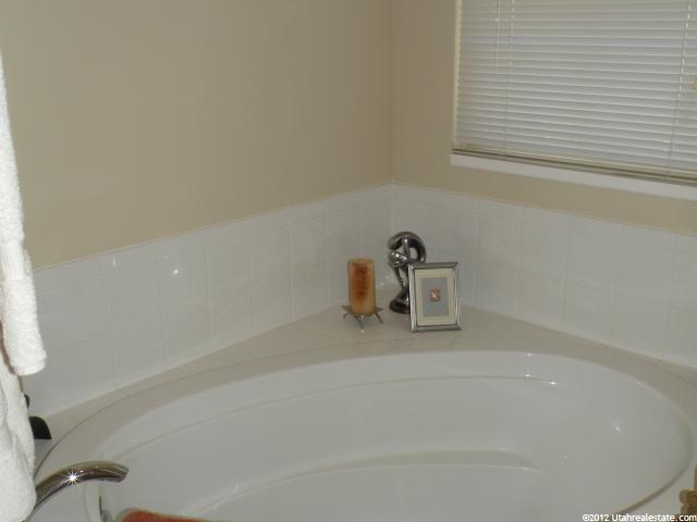 709 E Timbercraft Ln, Midvale, UT 84047 — photo 8