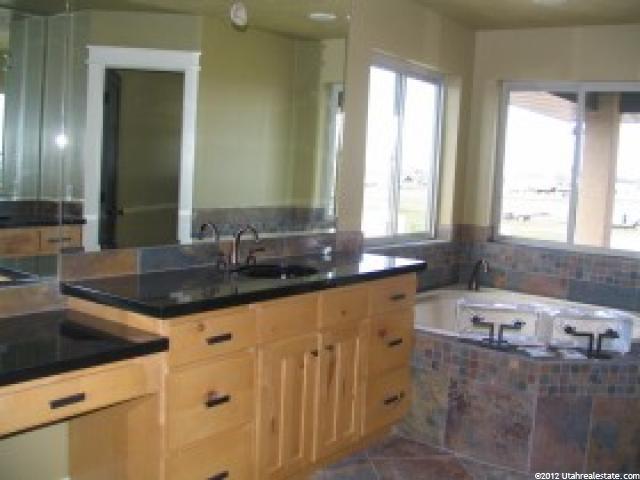 424 W Paddock, Kaysville, UT 84037 — photo 5