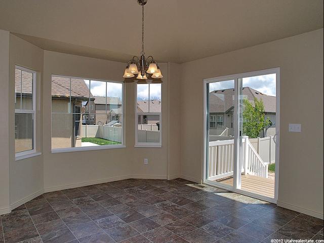 906 E Sam Cir S, Clearfield, UT 84015 — photo 5