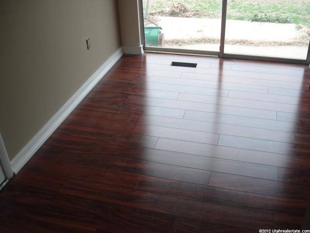 496 N Barlow St W, Clearfield, UT 84015 — photo 2