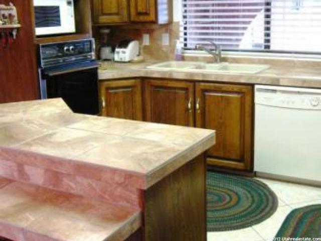 1752 Shadow Valley Dr, South Ogden, UT 84403 — photo 7