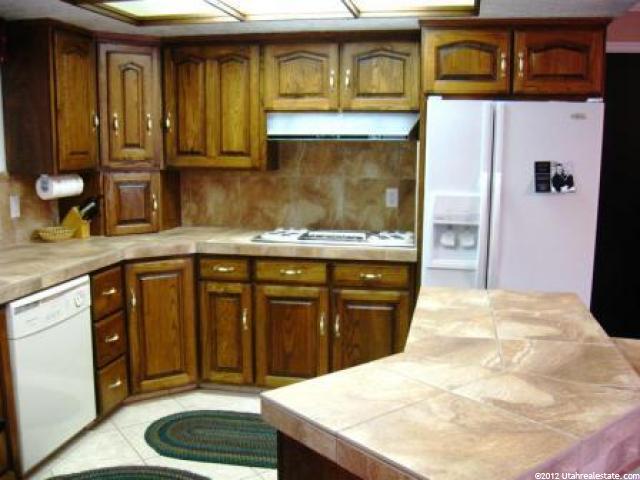 1752 Shadow Valley Dr, South Ogden, UT 84403 — photo 9