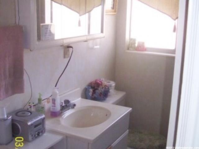 196 W 1550 N, Sunset, UT 84015 — photo 5