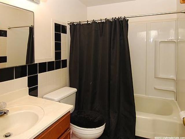 320 N Barlow St W, Clearfield, UT 84015 — photo 3