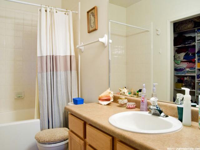 994 S Courtyard Ln E, Centerville, UT 84014 — photo 11