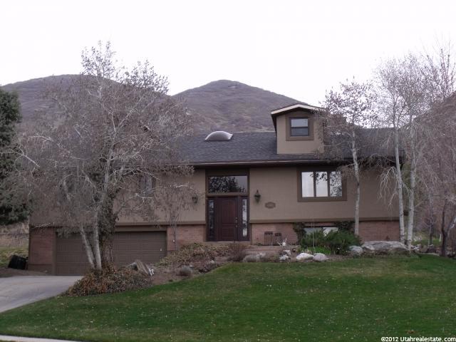 712 N Hillside Dr E, Centerville, UT 84014 — photo 2